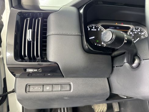 Certified 2023 Nissan Pathfinder SV image 17