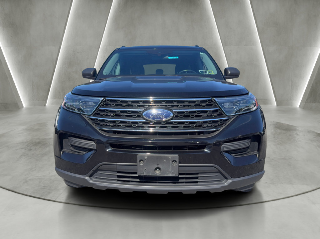Used 2022 Ford Explorer XLT AWD/4WD image 2