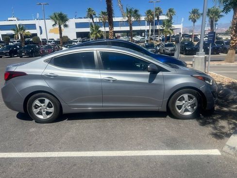 Used 2015 Hyundai Elantra SE FWD image 27