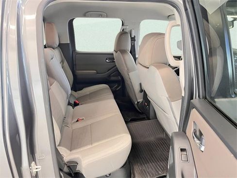 Used 2022 Nissan Frontier SV image 11