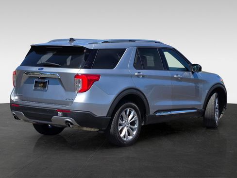 Used 2024 Ford Explorer Limited AWD/4WD image 5