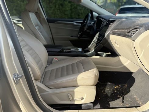 Used 2019 Ford Fusion SEL image 18