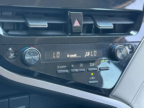 Used 2023 Toyota Camry SE FWD image 21