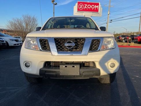 Used 2020 Nissan Frontier SV AWD/4WD image 3