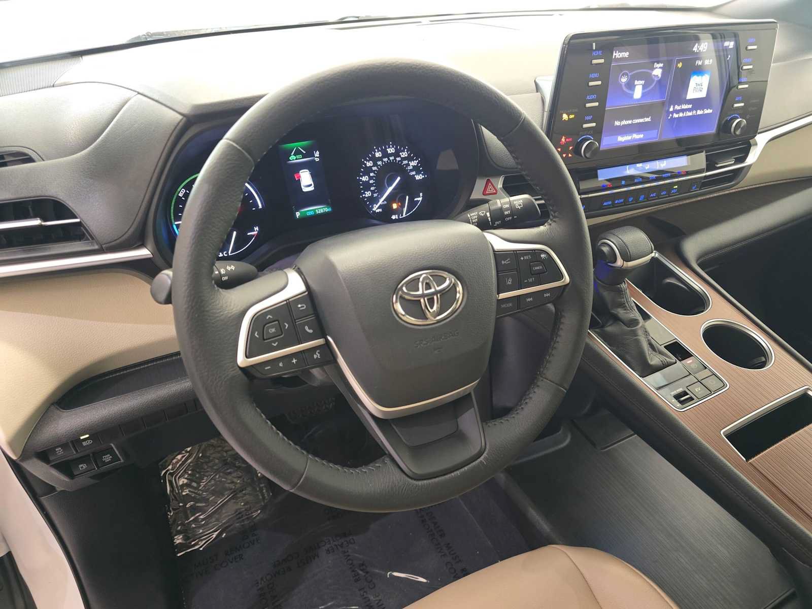 Certified 2021 Toyota Sienna XLE AWD/4WD image 2