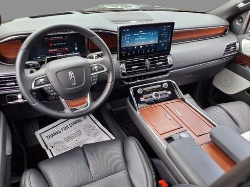 Used 2024 Lincoln Navigator L Reserve image 10