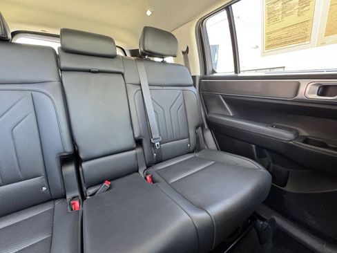 Used 2025 Hyundai Santa Fe SEL FWD image 35