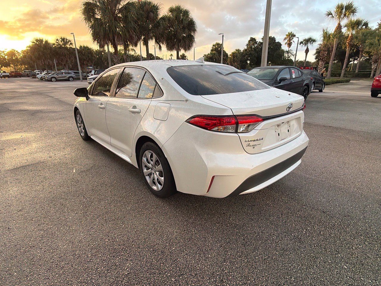 Used 2020 Toyota Corolla LE FWD image 3