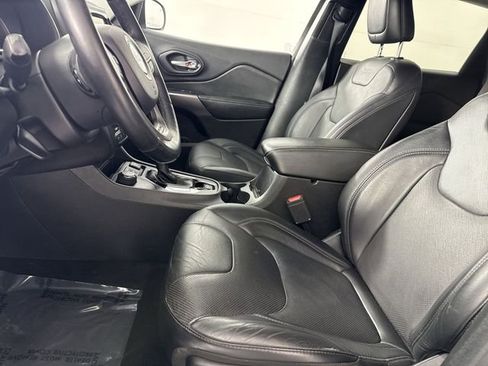 Used 2019 Jeep Cherokee Limited image 4