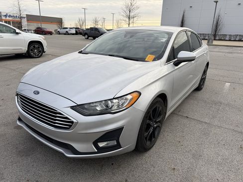 Used 2019 Ford Fusion SE w/ Equipment Group 151A image 3