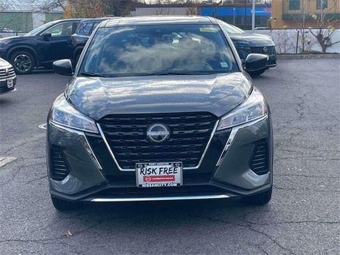 Certified 2025 Nissan Kicks Play S image 34