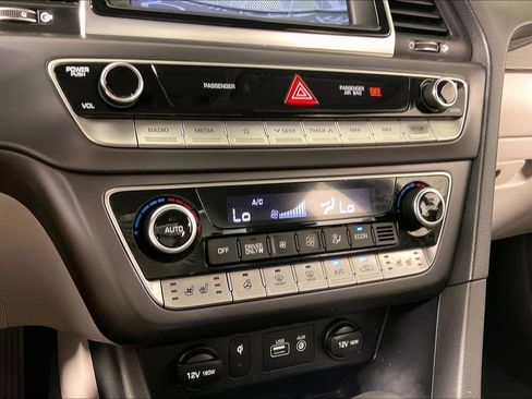 Used 2019 Hyundai Sonata Limited w/ Ultimate Package 02 FWD image 14
