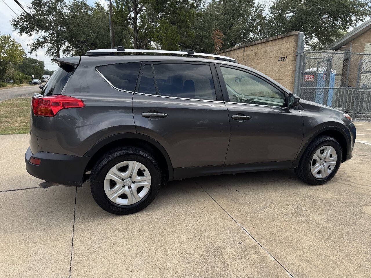Used 2013 Toyota RAV4 LE FWD image 16