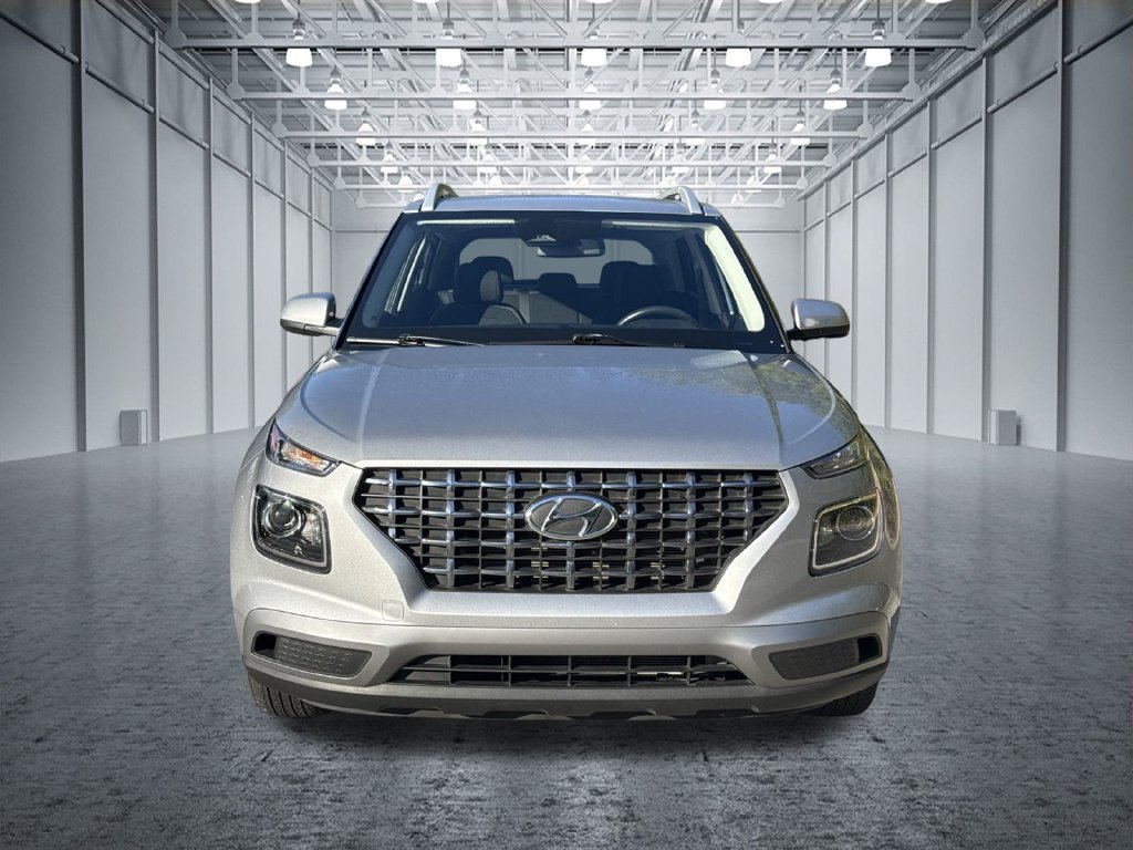 Used 2025 Hyundai Venue SEL FWD image 2