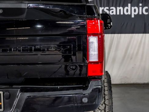 Used 2022 Ford F250 Lariat w/ Black Appearance Package image 42