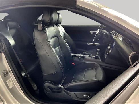 Used 2019 Ford Mustang Premium RWD image 9