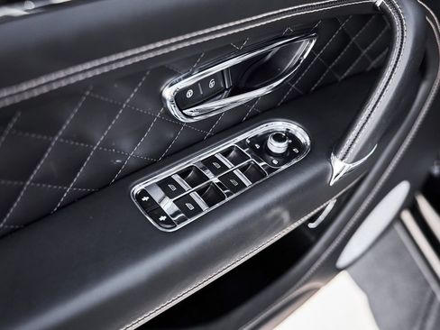 Used 2017 Bentley Bentayga AWD/4WD image 27