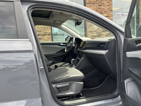 Used 2023 Volkswagen Taos SE AWD/4WD image 15