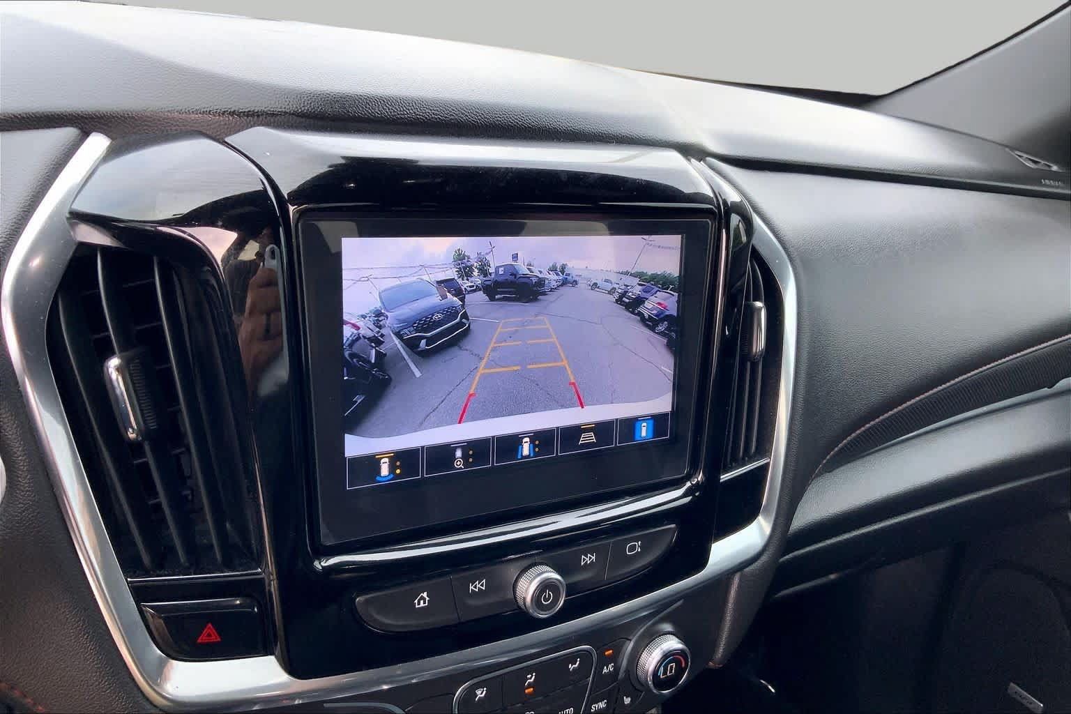 Used 2023 Chevrolet Traverse RS FWD image 28
