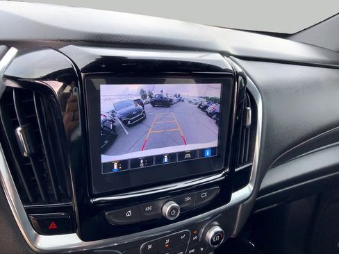 Used 2023 Chevrolet Traverse RS FWD image 28