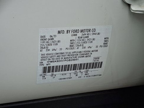 Used 2023 Ford Explorer XLT AWD/4WD image 27