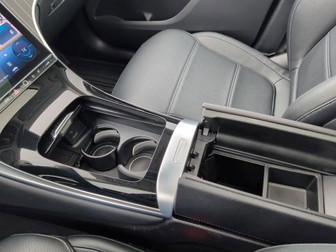 Used 2023 Mercedes-Benz GLC 300 4MATIC image 27