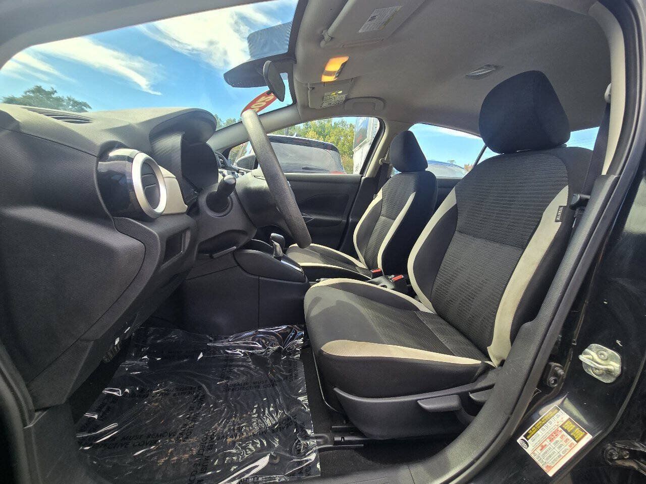 Used 2021 Nissan Versa SV FWD image 17