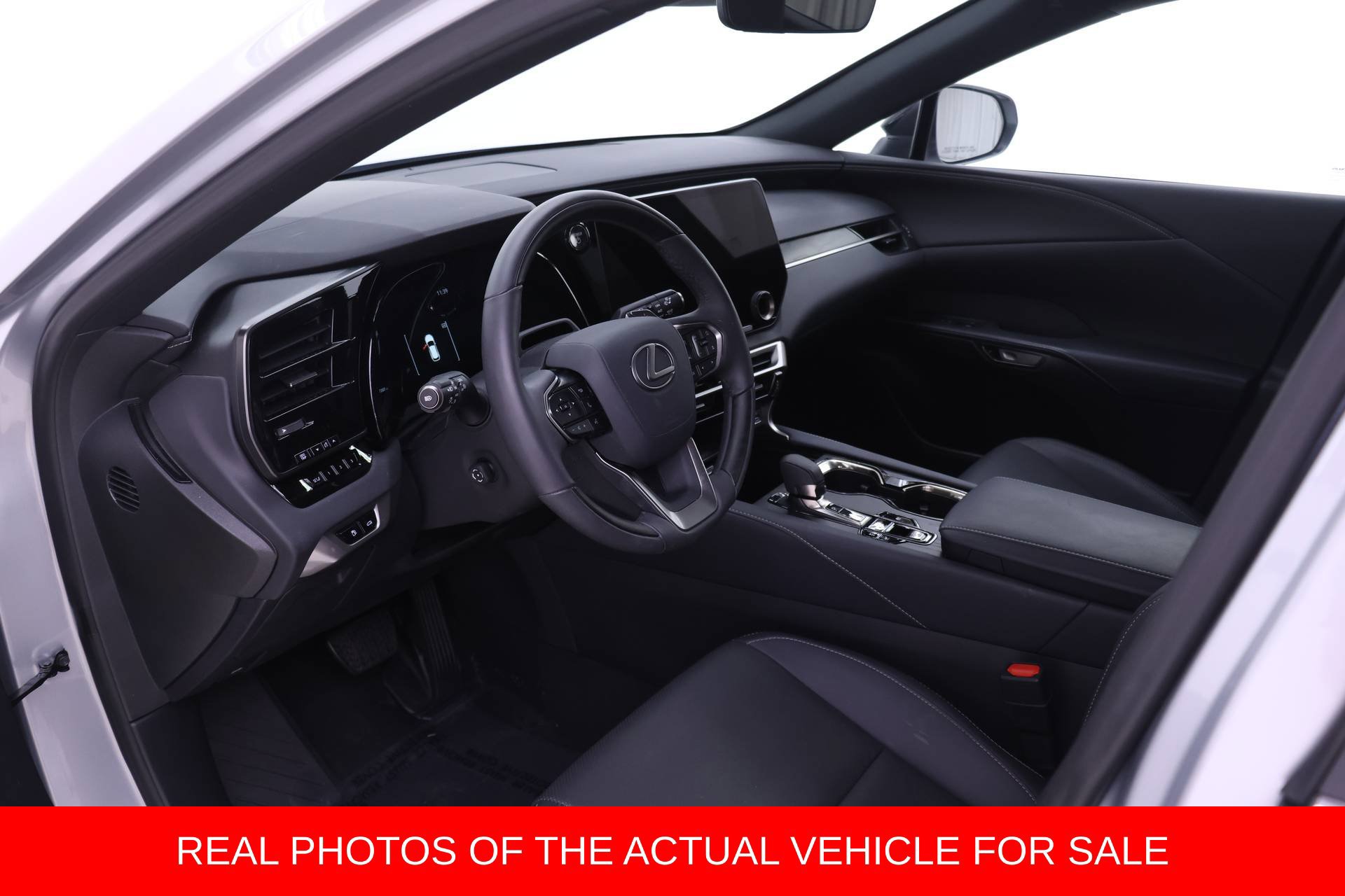 Used 2025 Lexus RX 350h w/ Convenience Package AWD/4WD image 3
