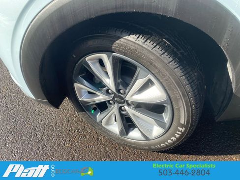 Used 2022 Chevrolet Bolt EUV LT w/ Convenience Package image 15