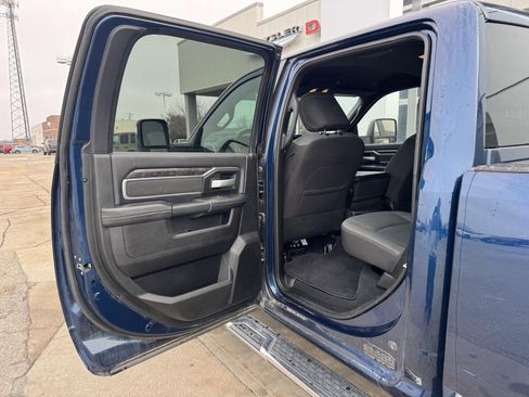 Used 2024 RAM 2500 Big Horn w/ Sport Appearance Package image 8