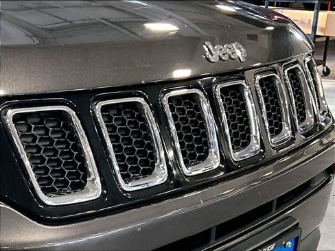 Used 2018 Jeep Compass Limited image 32