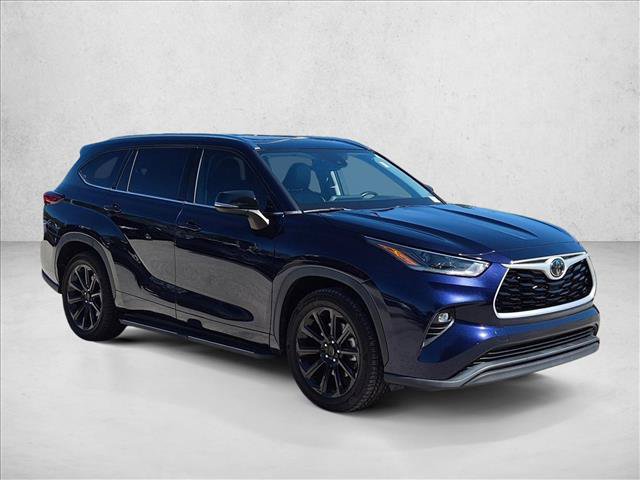 Used 2021 Toyota Highlander XLE FWD image 3