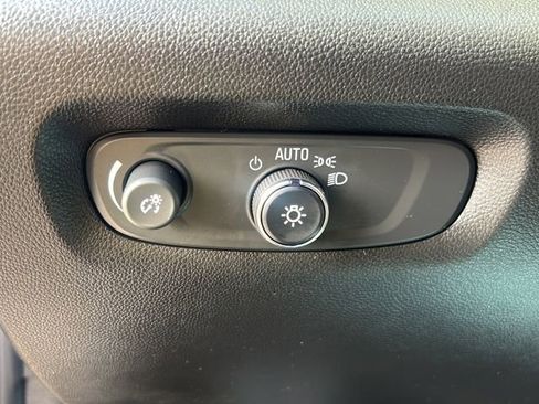 Used 2023 Chevrolet Traverse RS image 13