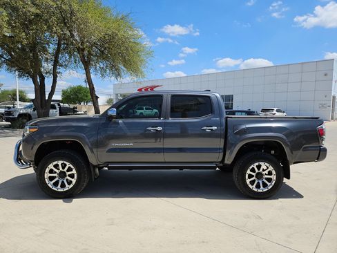 Used 2022 Toyota Tacoma Limited image 6