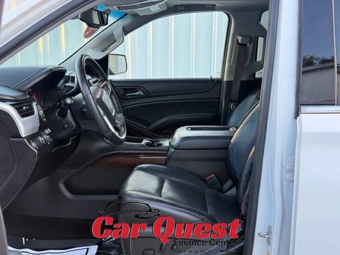 Used 2016 GMC Yukon XL SLT w/ Open Road Package AWD/4WD image 9