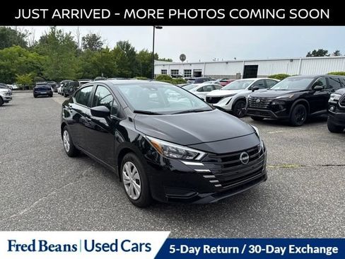 Used 2025 Nissan Versa S w/ Trunk Package FWD image 1