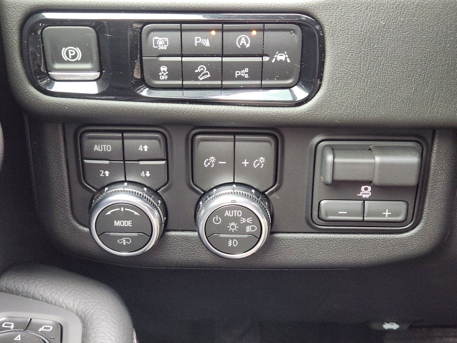 Used 2026 GMC Yukon Denali w/ Denali Reserve Package AWD/4WD image 21