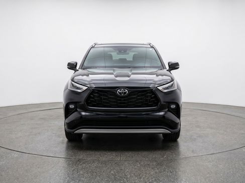 Used 2025 Toyota Highlander XSE AWD/4WD image 2
