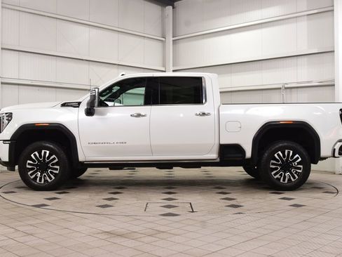 Used 2025 GMC Sierra 2500 Denali Ultimate AWD/4WD image 4