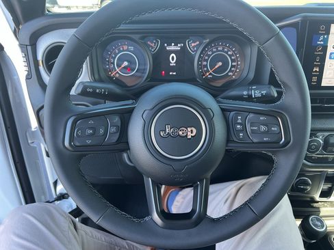 New 2025 Jeep Gladiator Sport image 25