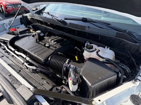 Used 2024 Chevrolet Silverado 1500 LT image 40