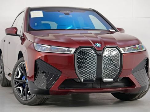 Used 2022 BMW iX xDrive50 w/ Premium Package image 4