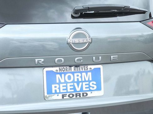 Used 2025 Nissan Rogue SV FWD image 12