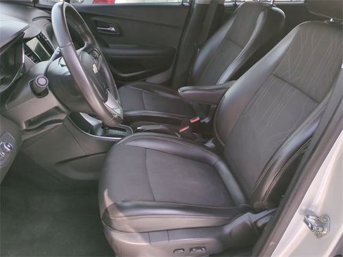 Certified 2019 Chevrolet Trax LT w/ LT Convenience Package image 19
