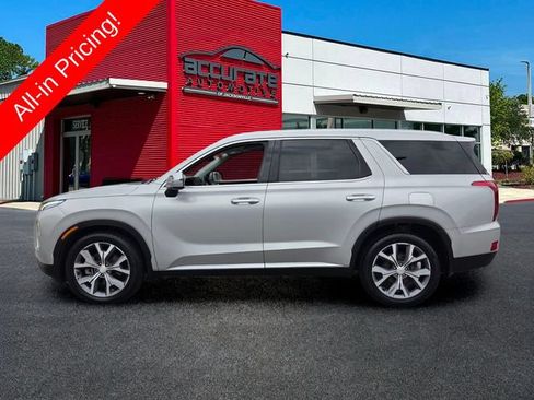 Used 2022 Hyundai Palisade SEL w/ Premium Package FWD image 2