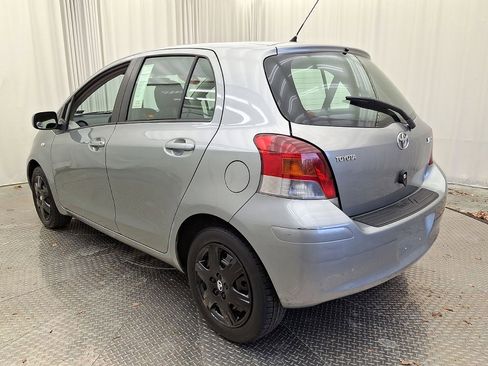 Used 2010 Toyota Yaris 4-Door Hatchback image 22
