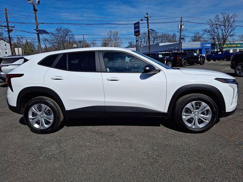 Used 2024 Chevrolet Trax LS w/ Driver Confidence Package image 9