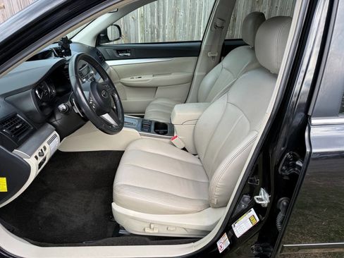 Used 2011 Subaru Outback 2.5i Premium w/ All-Weather Pkg image 9