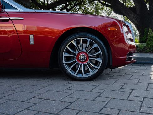 Used 2018 Rolls-Royce Dawn RWD image 6