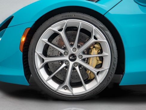 Used 2023 McLaren Artura RWD image 17